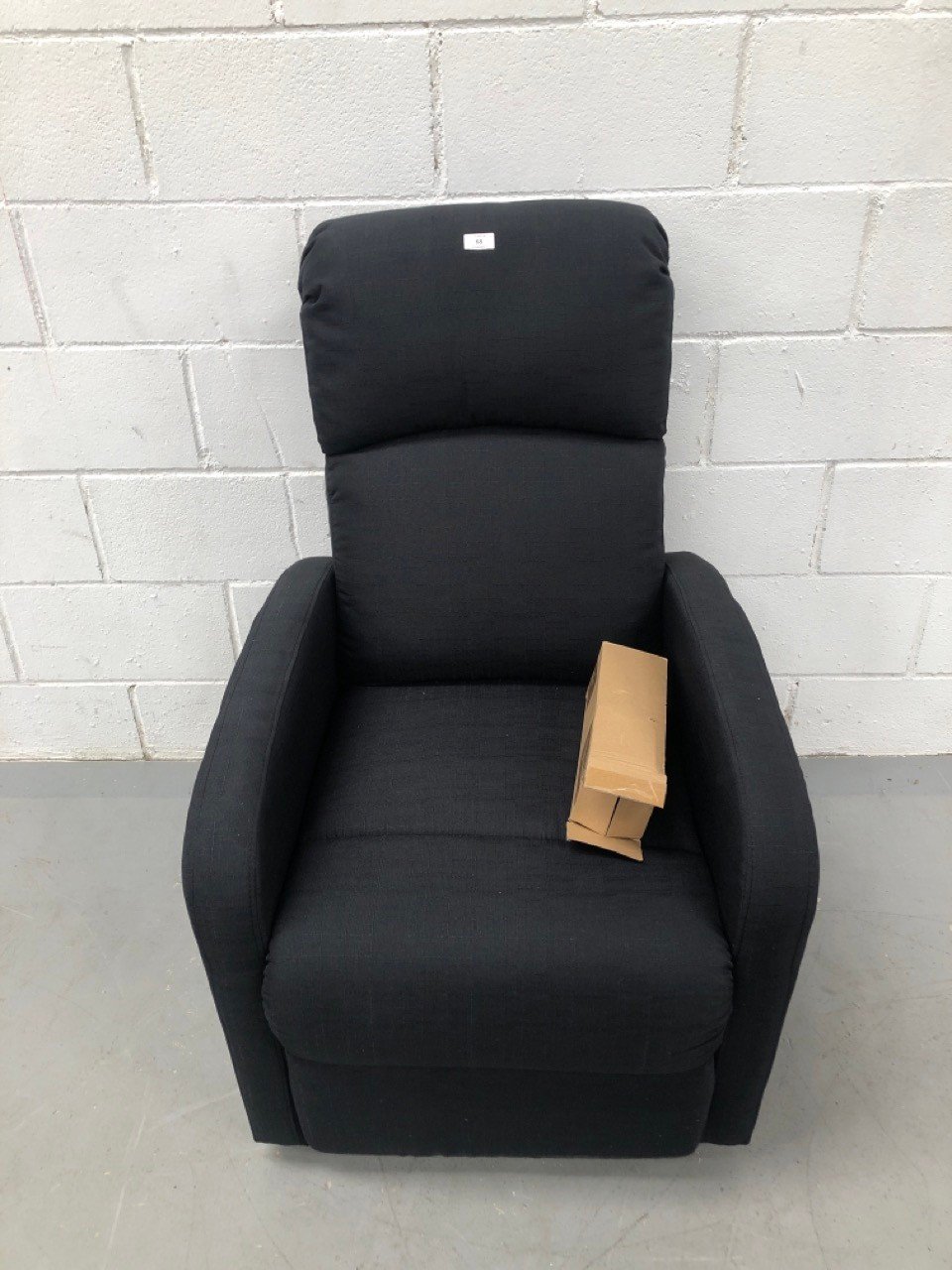 ASTAN RECLINING CHAIR BLACK COLOUR (BROKEN AT THE BACK) P.V.P 199€.