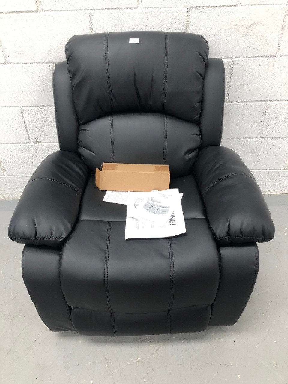 MASSAGE RELAX CHAIR NALUI BLACK COLOUR (BROKEN RIGHT SIDE) P.V.P 349€.