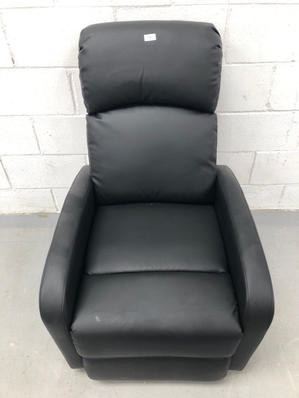 MANUAL RECLINING CHAIR ASTAN HOGAR BLACK COLOUR P.V.P 199€.