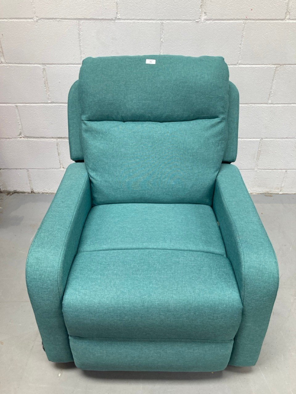 TURQUOISE RECLINING CHAIR NALUI P.V.P 199€.