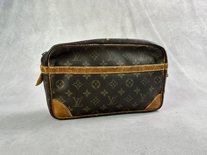 Louis Vuitton Vintage Monogram Wash Bag (Damaged Zip) - 28x17x7cm (Approx)(VAT ONLY PAYABLE ON BUYERS PREMIUM)