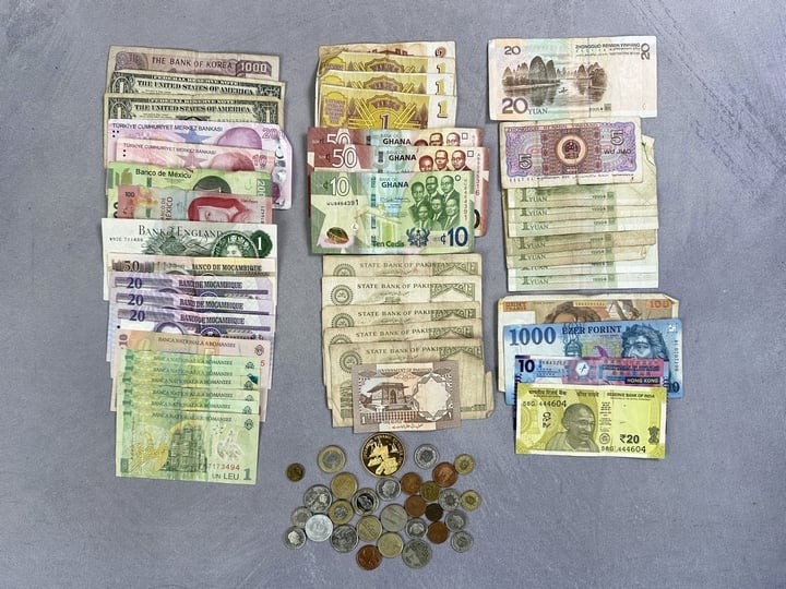 Various Currency, Banknotes & Coins Including US Dollar, Ghana, 110 Mozambique Meticais (Approx) (VAT ONLY PAYABLE ON BUYERS PREMIUM)