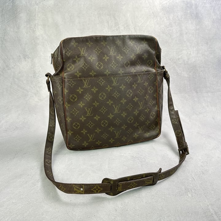 Louis Vuitton Vintage Monogram Shoulder Bag (Damaged Zip) - 29x32x11cm (Approx)(VAT ONLY PAYABLE ON BUYERS PREMIUM)