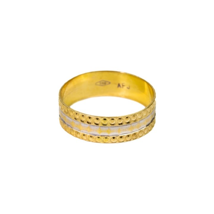 18K Yellow and White Patterned Band Ring, Size Q, 2.5g (VAT Only Payable on Buyers Premium)