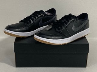 NIKE AIR JORDAN 1 LOW G GOLF SHOES IN BLACK/ANTHRACITE GUM UK SIZE 8.5 - RRP £134: LOCATION - FRONT BOOTH