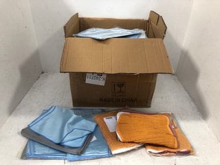 QTY OF MULTI-PACK CLEANING CLOTHS IN BLUE: LOCATION - B14