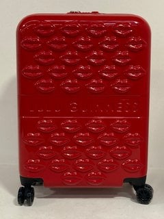 LULU GUINNESS LIPS CABIN SPINNER HARDSHELL SUITCASE IN LULU RED - RRP £195: LOCATION - FRONT BOOTH