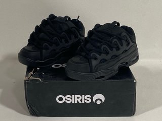 OSIRIS D3 2001 TRAINERS IN BLACK UK SIZE 4.5 - RRP £120: LOCATION - FRONT BOOTH