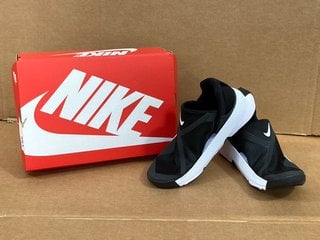 NIKE WOMENS GO FLYEASE TRAINERS IN BLACK - UK SIZE 7.5 - RRP £100: LOCATION - B5