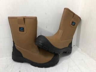 PROMAN PM104 CHICAGO RIGGER SAFETY BOOTS IN TAN - UK SIZE 8: LOCATION - B3