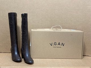 V.GAN WOMENS AVOCABN KNEE HIGH HEEL BOOTS IN CHOCOLATE - UK SIZE 6 - RRP £130: LOCATION - B0