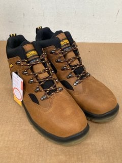 DEWALT MENS CHALLENGER BROWN SAFETY BOOTS - UK SIZE 12: LOCATION - C1