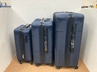 LARGE HARDSHELL SUITCASE IN NAVY: LOCATION - C1