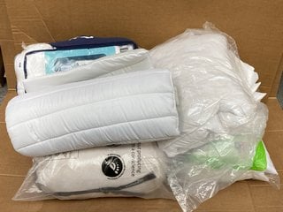 4 X BEDDING ITEMS TO INCLUDE SILENTNIGHT ANTI-ALLERGY PILLOW PAIR: LOCATION - C11