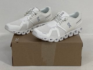 WOMENS ON CLOUD5 RUNNING TRAINERS IN UNDYED WHITE UK SIZE 5.5 - RRP £130: LOCATION - FRONT BOOTH