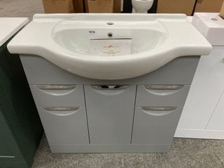 (COLLECTION ONLY) FLOOR STANDING 3 DRAWER 2 DOOR SEMI RECESSED SINK UNIT IN LIGHT GREY WITH A 850 X 500MM 1TH CERAMIC BASIN COMPLETE WITH A TRADITIONAL CROSSHEAD MONO BASIN MIXER TAP AND CHROME SPRUN