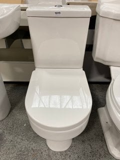 (COLLECTION ONLY) D SHAPED CLOSED COUPLED TOILET COMPLETE WITH CISTERN FITTINGS WITH DUAL TOP FLUSH BUTTON AND SEAT RRP £315: LOCATION - D6