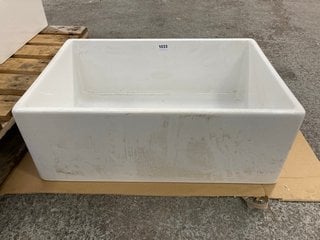 (COLLECTION ONLY) LONDON STYLE SINGLE BOWL CERAMIC KITCHEN SINK 680 X 460 X 260MM RRP £315: LOCATION - D6