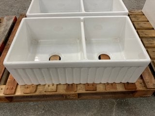 (COLLECTION ONLY) LONDON STYLE 1.75 BOWL CERAMIC KITCHEN SINK 840 X 460 X 260MM RRP £375: LOCATION - D6