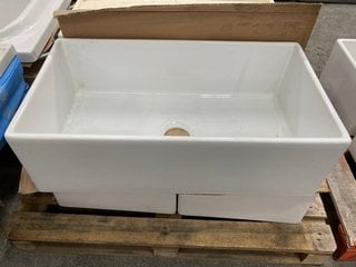 (COLLECTION ONLY) LONDON STYLE SINGLE BOWL CERAMIC KITCHEN SINK 840 X 460 X 260MM RRP £335: LOCATION - D7