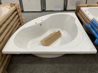 1350 X 1350MM 2TH CORNER BATH RRP £459: LOCATION - D7