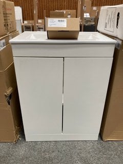 (COLLECTION ONLY) FLOOR STANDING 2 DOOR SINK UNIT IN WHITE WITH A 610 X 400MM 1TH CERAMIC BASIN COMPLETE WITH A MONO BASIN MIXER TAP IN BRUSHED BRASS WITH SPRUNG WASTE RRP £725: LOCATION - D4