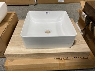 (COLLECTION ONLY) 600 X 460MM FLOATING SHELF IN LIGHT OAK WITH A SQUARE CERAMIC VESSEL BASIN RRP £420: LOCATION - D3