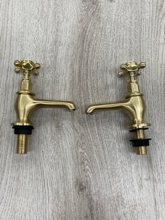 PAIR OF BRUSHED BRASS TRADITIONAL CROSSHEAD BASIN PILLAR TAPS RRP £190: LOCATION - R2