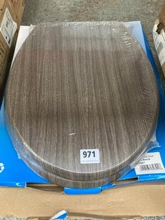 DARK BEECH EFFECT TOILET SEAT RRP £95: LOCATION - R2