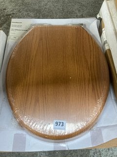 OAK EFFECT TOILET SEAT RRP £135: LOCATION - R2