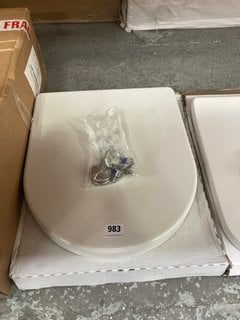 WHITE TOILET SEAT RRP £70: LOCATION - R2