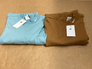 NIKE LS MOCK SHIRT IN BROWN UK SIZE M TO INCLUDE NIKE LS MOCK SHIRT IN BLUE UK SIZE L: LOCATION - F1