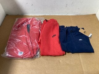 3 X ASSORTED CHILDREN'S CLOTHING IN VARIOUS SIZES TO INCLUDE NIKE JOGGERS IN RED UK SIZE S: LOCATION - WH3