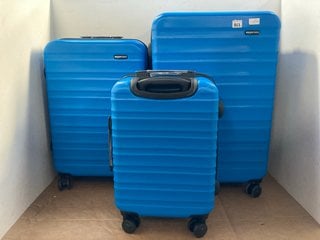 LARGE SET OF 3 4 WHEELED HARD SHELL SUITCASES IN BLUE: LOCATION - WH9