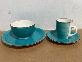 QTY OF VANCASSO CERAMIC MUGS AND BOWLS IN BLUE AND WHITE: LOCATION - H10