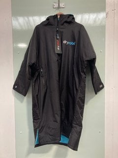 DRYROBE ADVANCE LONG SLEEVE V3 CHANGING ROBE IN BLACK/BLUE - UK SIZE SMALL - RRP £165: LOCATION - BOOTH