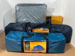 4 X CAMPING ITEMS TO INCLUDE COLEMAN UNIVERSAL LARGE CARPET & SINGLE FLOCKED AIRBED: LOCATION - H9