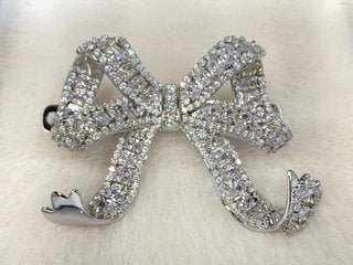 SELF-PORTRAIT SILVER CRYSTAL BOW HAIR CLIP - ONE SIZE - RRP £95: LOCATION - BOOTH