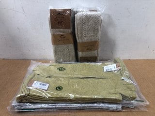 QTY OF FONEM SOCKY COLLECTION WOOLEN SOCKS IN BEIGE TO INCLUDE QTY OF FONEM BEREN ELDIVEN IN GREY AND GREEN: LOCATION - G1