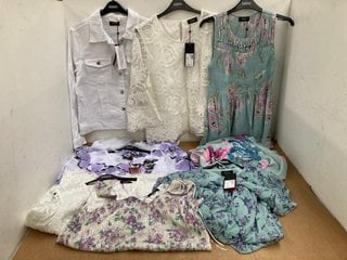 8 X WOMENS KLASS DRESSES IN SIZES 16 & 18 TO INCLUDE KLASS FLOWER PRINT DRESS IN SIZE 16: LOCATION - G4