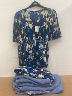 8 X WOMEN'S KLASS CLOTHING ITEMS IN VARIOUS SIZES TO INCLUDE KLASS BLUE FLOWER PRINT DRESS IN SIZE S: LOCATION - G6