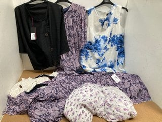 QTY OF ASSORTED WOMEN'S CLOTHING IN VARIOUS SIZES TO INCLUDE ANNA ROSE WHITE AND BLUE FLORAL PRINT DRESS UK SIZE 18: LOCATION - G11