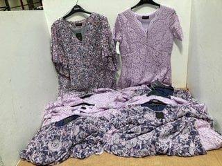 7 X ASSORTED WOMEN'S CLOTHING IN VARIOUS SIZES TO INCLUDE ANNA ROSE PURPLE FLORAL PRINT DRESS UK SIZE 18: LOCATION - G11