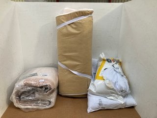 QTY OF ASSORTED BEDDING ITEMS TO INCLUDE SILENTNIGHT ESSENTIALS PILLOWS: LOCATION - F17