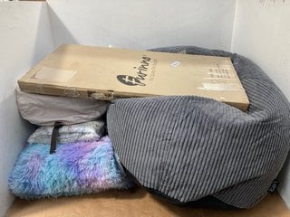 4 X ASSORTED BEDDING ITEMS TO INCLUDE ICON LARGE GREY BEAN BAG: LOCATION - F15