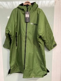 DRYROBE ADVANCE LONG SLEEVE V3 DRY ROBE IN GREEN/BLACK SIZE M - RRP £165: LOCATION - F11