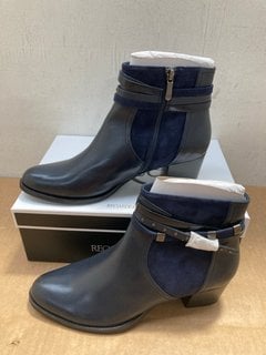 REGARDE LE CIEL WOMENS LACELESS LEATHER BOOTS IN BLACK AND NAVY UK SIZE 7 - RRP £95: LOCATION - F10