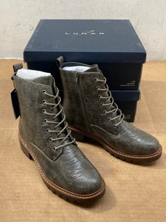 2 X LUNAR ADELPHA LEATHER BOOTS IN GREY UK SIZE 5: LOCATION - F9