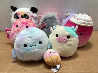 QTY OF PLUSH TOYS TO INCLUDE CLAIRES SQUISHMALLOWS PURPLE COW TEDDY: LOCATION - F9