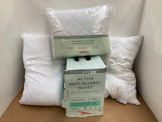 4 X JOHN LEWIS & PARTNERS BEDDING ITEMS TO INCLUDE JOHN LEWIS & PARTNERS ACTIVE ANTI-ALLERGY KING SIZE DUVET: LOCATION - F7